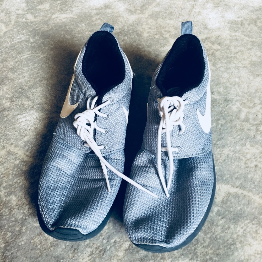 Nike Roshe Grey and White